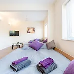 Alexandra\'S Apartment